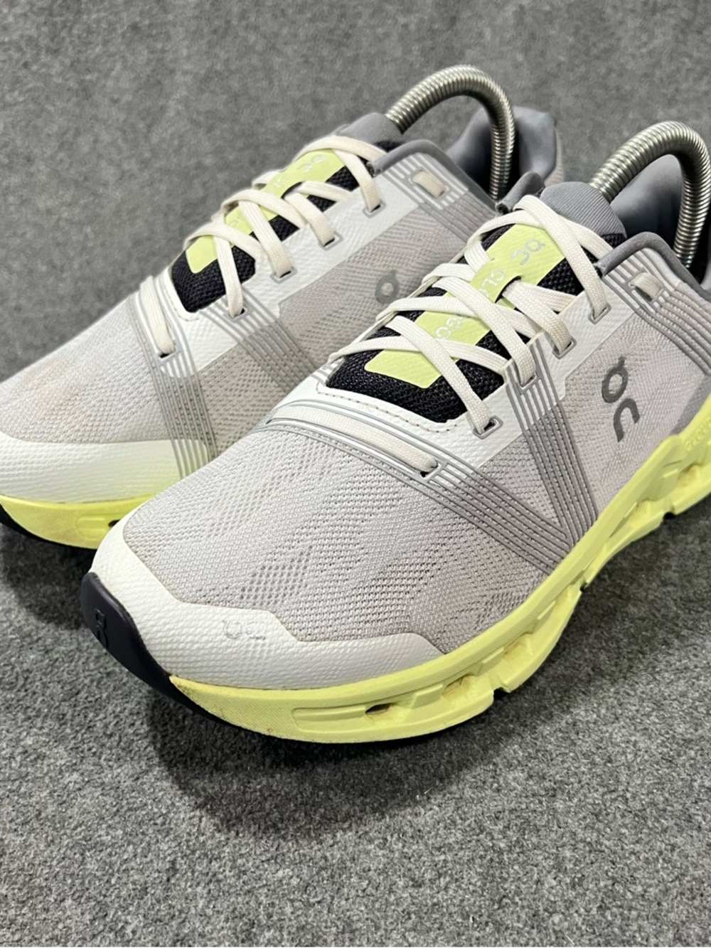 On Women’s Cloudgo 65.98229 Frost/Hay Running Athletic Shoes Sneakers Size 9